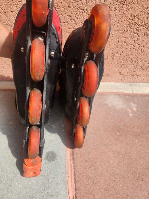 Role reglabile (mărimi 39–43), cu roată luminoasă