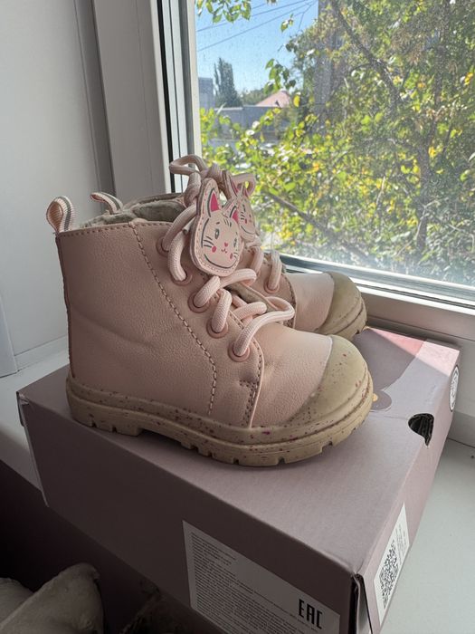 Продам детские осенние ботиночки