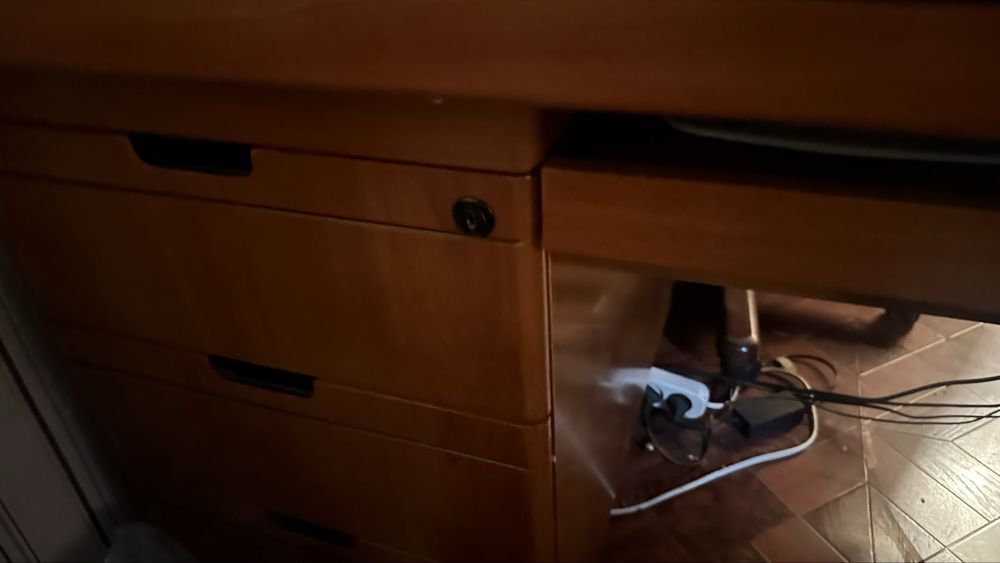 Продам офисный мебель