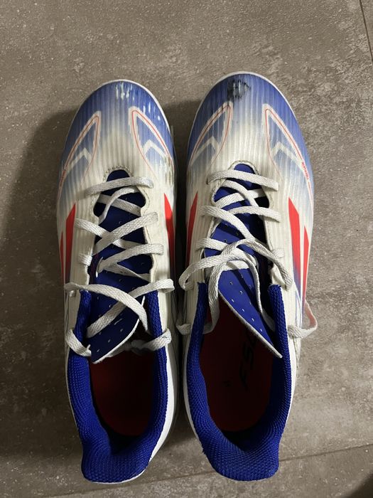 Vând ghete de fotbal F50