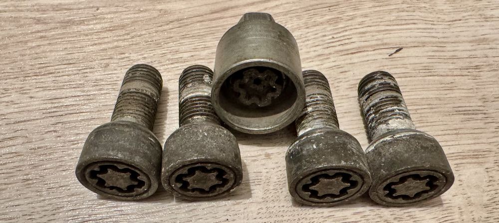 Секретни болтове Audi A6 A5 A4