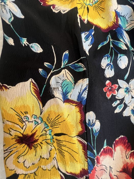 Compleu din pantaloni si top fara maneci, subtire, elegant, print floral deosebit de la Bershka, M