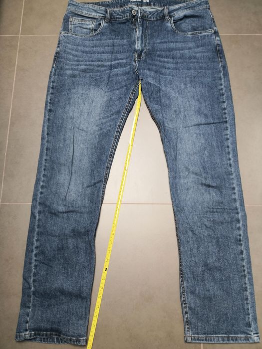 Vând blugi Republic Denim