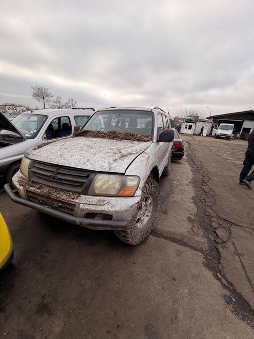 Mitsubishi pajero на части