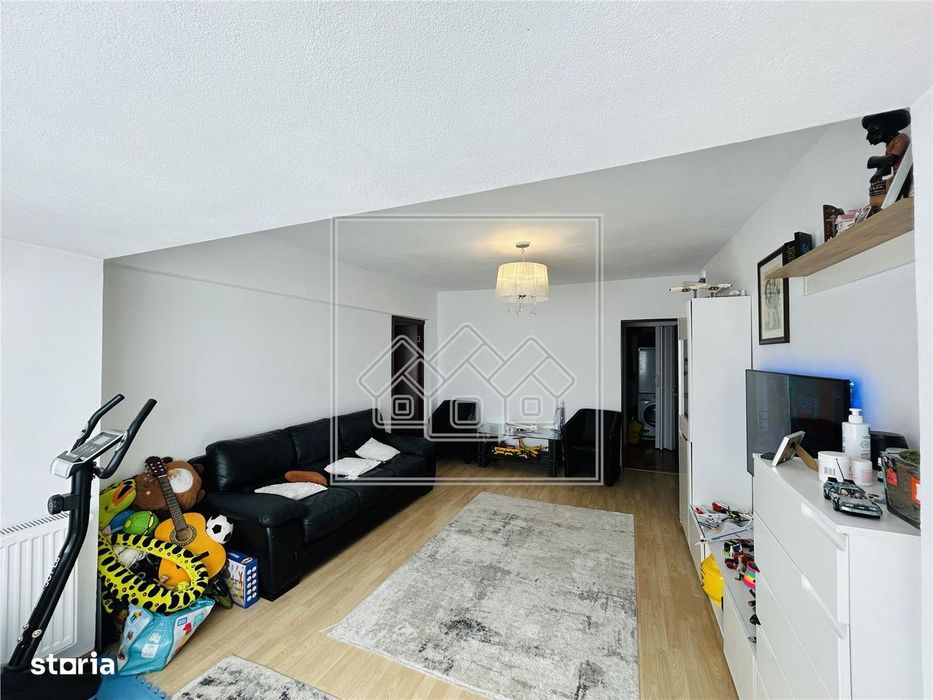 Ap cu 3 camere, 2 bai, etaj 47 - Zona Turnisor
