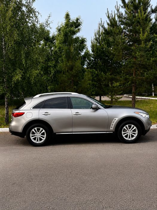 Продам автомобиль Infiniti FX35