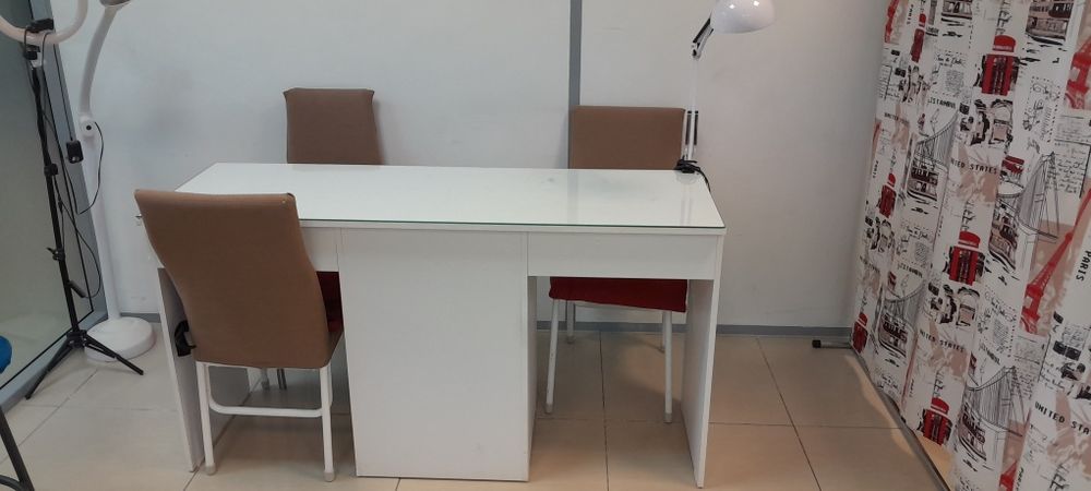 Стол маникюрный двухместный