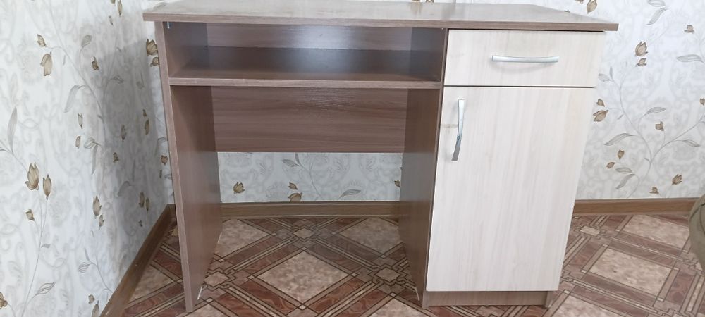 Продам стол письменный