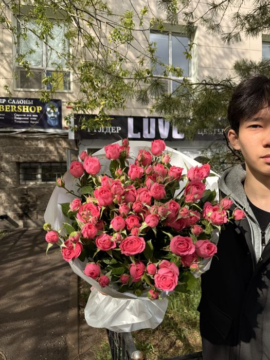 Букет из кустовых роз