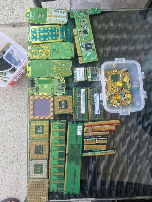 Lot plăci electronice, procesoare și pini auriți pentru recuperare aur / reciclare e-waste