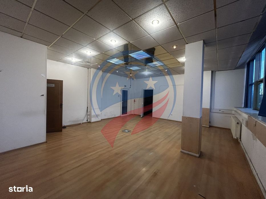 Clădire comercială P+2E, 900 mp