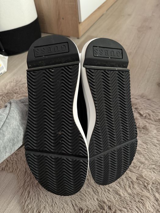 GUESS Спортно- елегантни Маратонки
