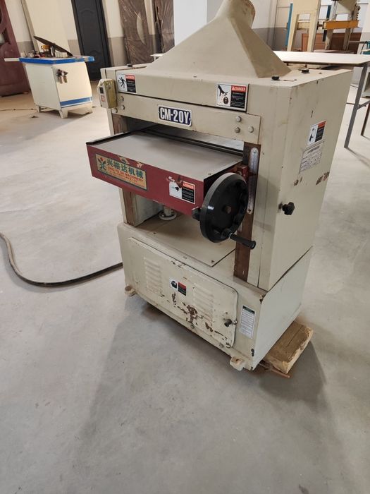 Ресмус станоги сотилади.