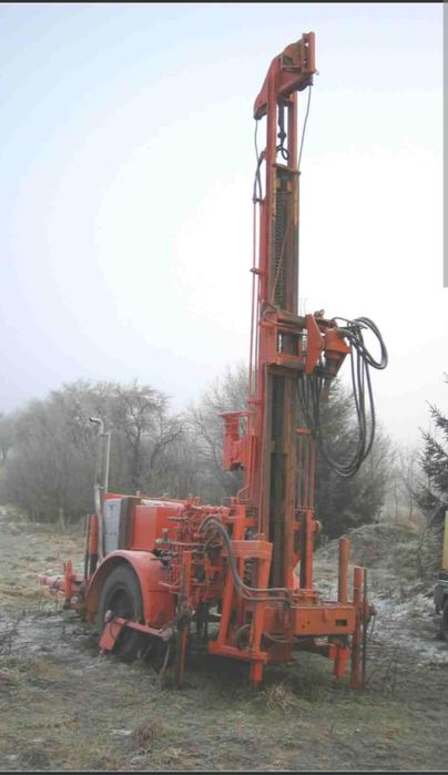 Execut foraje puturi de mica și mare adâncime