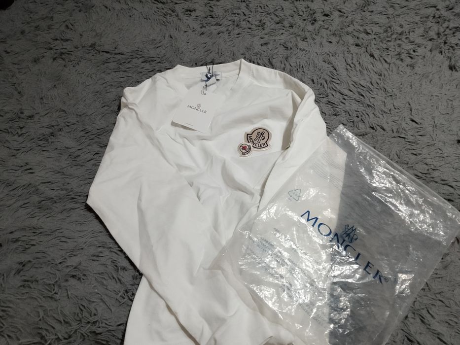 Лонг слив moncler  белого цвета