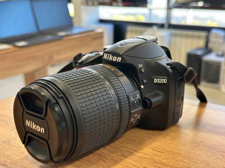 Nikon      D3200