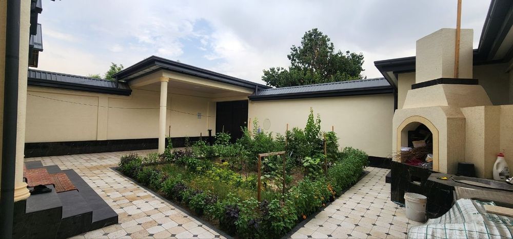 Гулистон 3соток 4комнатная новая евроремонт 100м от дороги