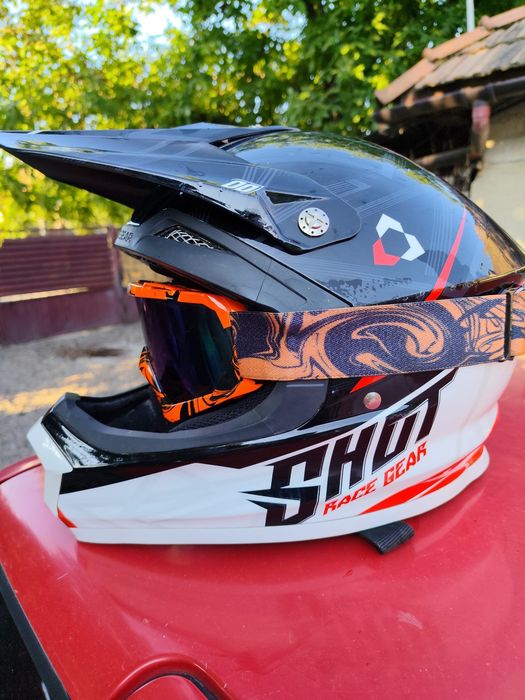 Vand casca enduro cu ochelari
