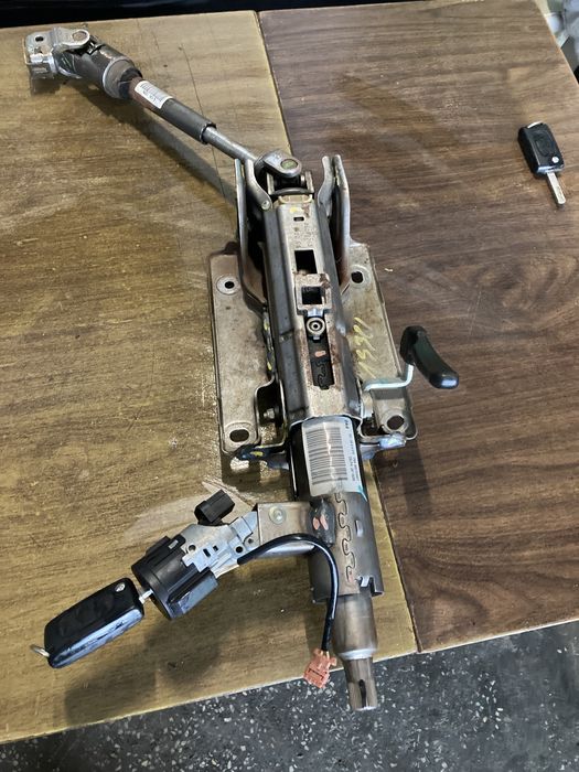 Кормилен пърт с 2 бр ключове за пежо 407