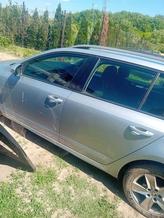 Dezmembrez skoda Octavia elegance motor 1.6 diesel cod CLHB euro 5