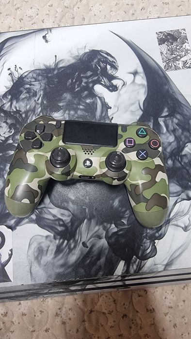 Продаю play station 4 pro