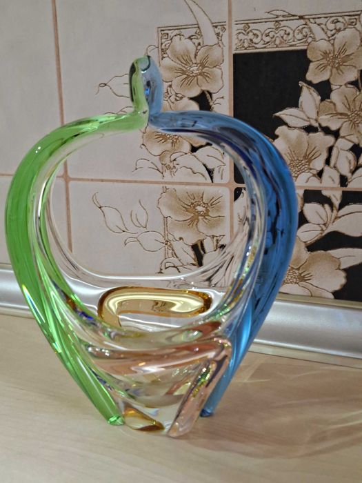 Ваза в подарок, пр-во Чехия. НОВАЯ.