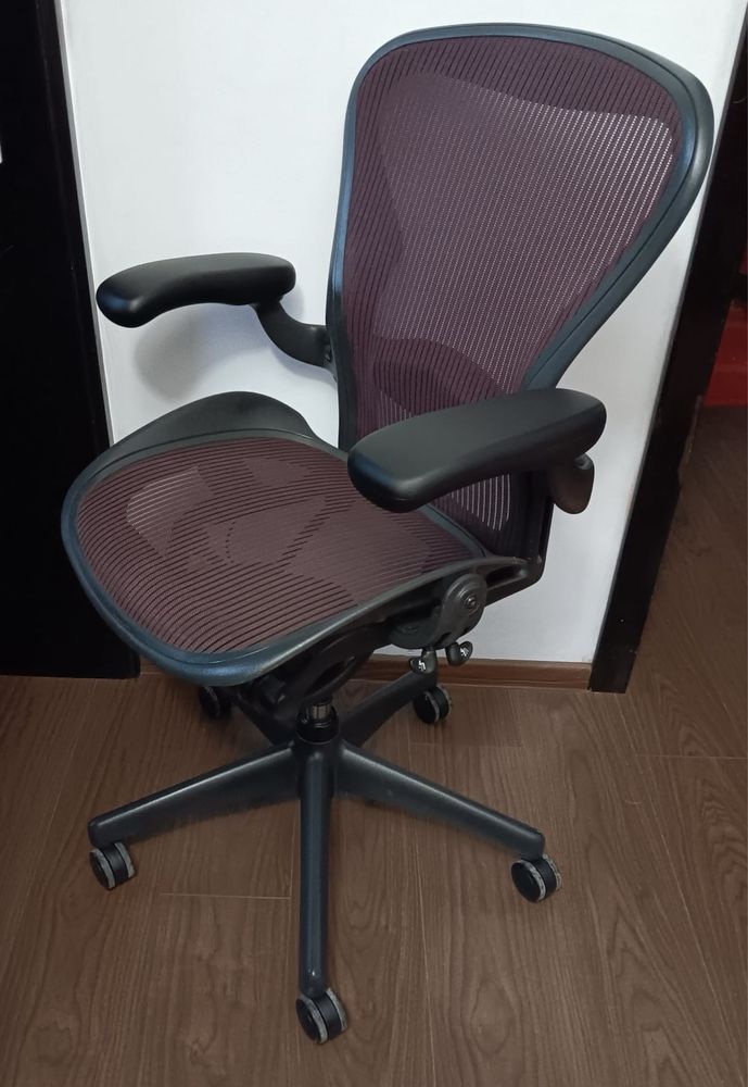 Scaun Herman Miller Aeron marimea B Iasi OLX.ro