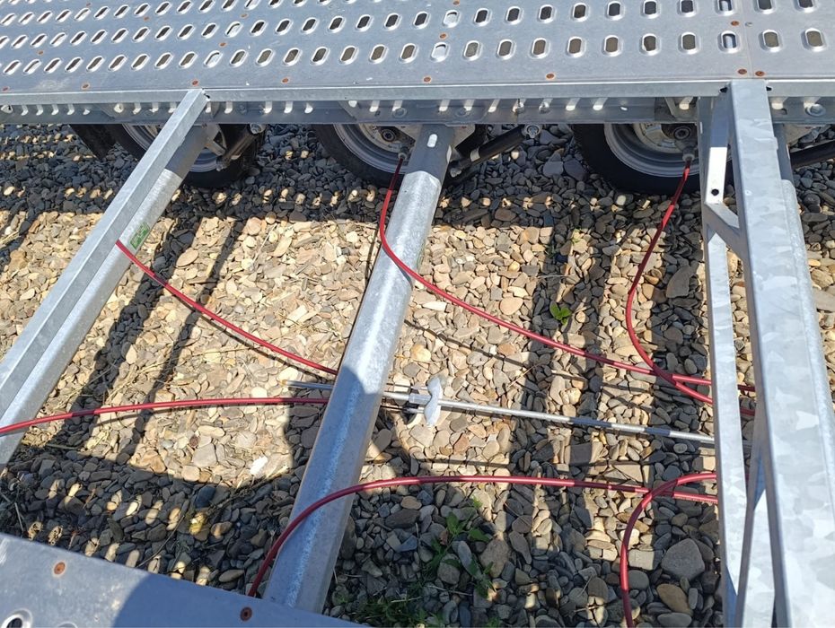 Vand trailer auto ,platforma ca nou 3500 kg ,impecabil