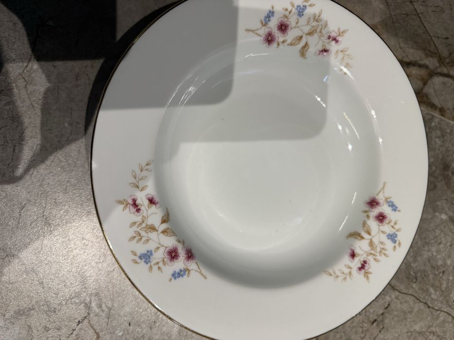 Чинии,цена  5 евро.