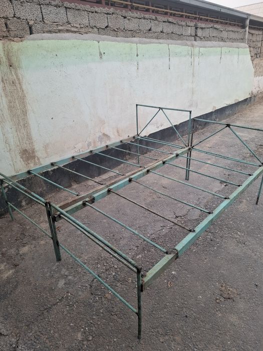 Кровать металлическая