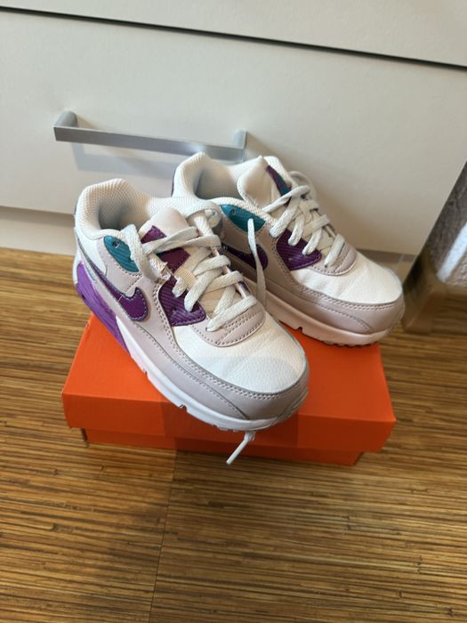 Изключително запазени детски обувки!