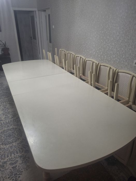 Қонақ бөлмеге арналған стол.