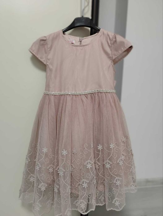 Красива детска рокля