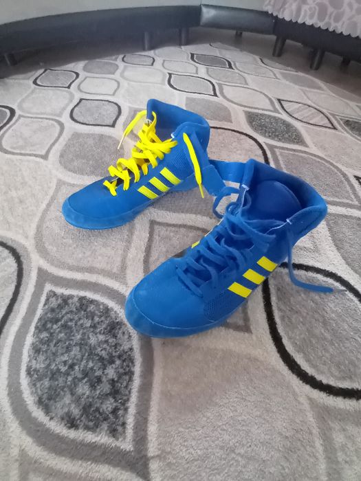 Продавам борцовки ползвана 1 година.