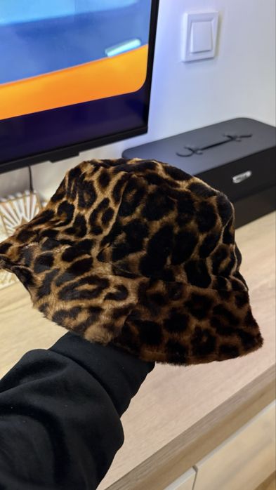 Дамски шапки  Prada