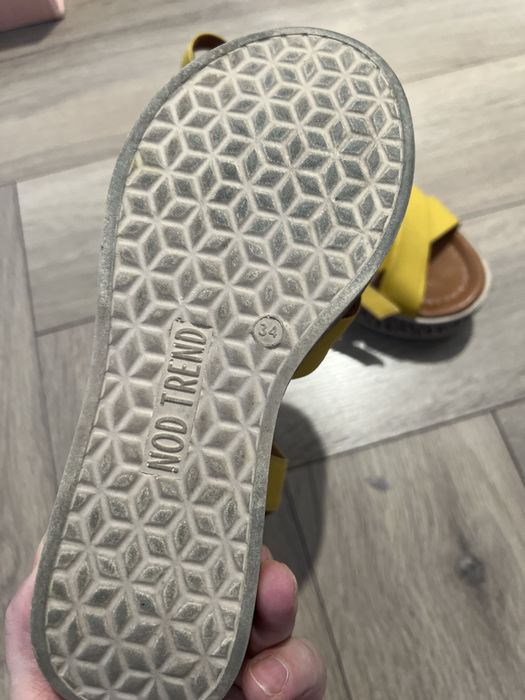 Босоножки женские