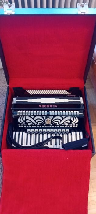 Acordeon Verona Cantora(Welmeister)120 bani 11+5 reg.nu se repeta reg.