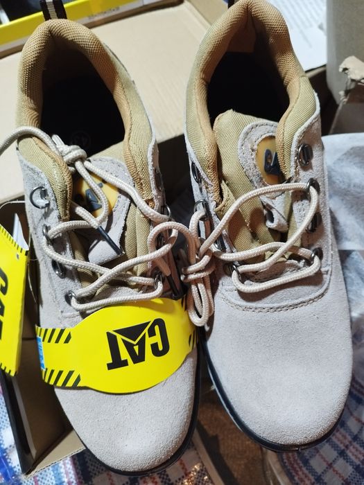 Продам спец обувь