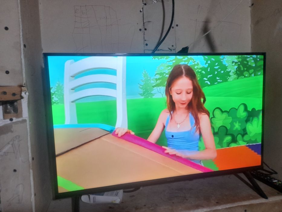 32 li smart tv sotiladi yangi 3 oy boldi olinganiga 2 ta pultli