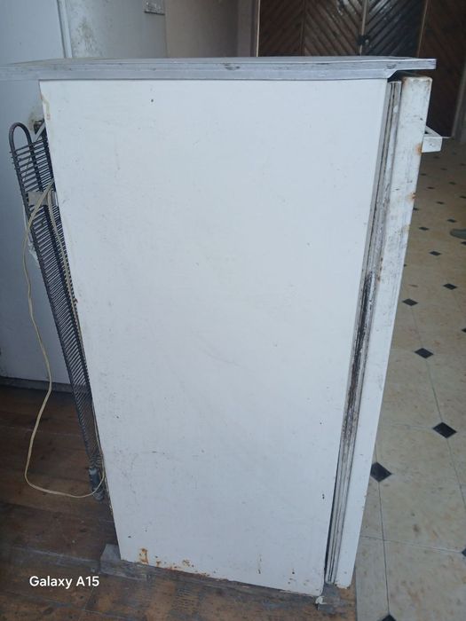 Холодильник сотилади