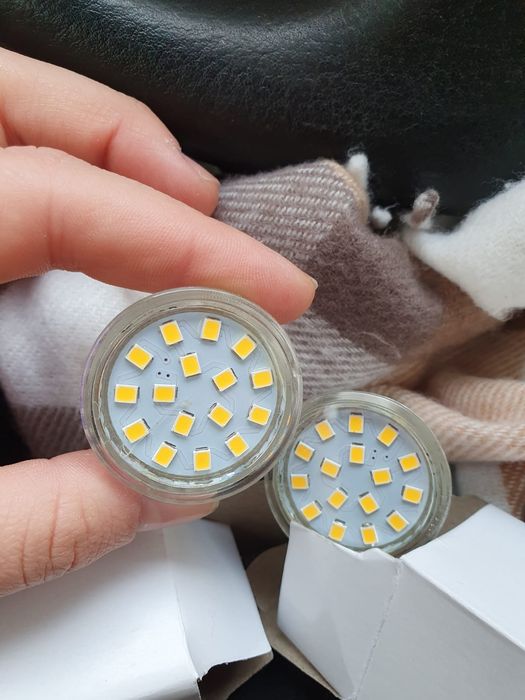 Bec spot arcada MR 11 GU 4 la 220V model rar nu se mai găsesc pe piață