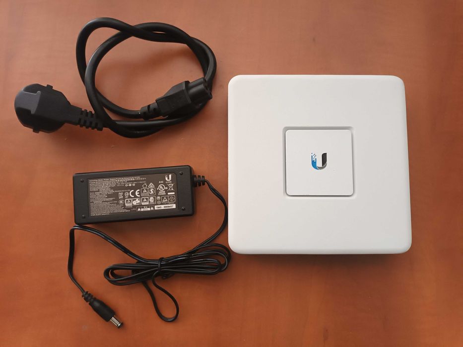 Router Wireless Gigabit UBIQUITI UniFi Security Gateway USG, alb
