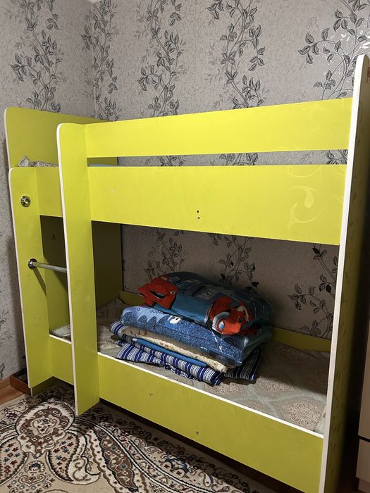 Продам двухярусный кровать детский