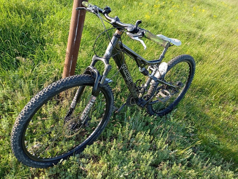 Vând bicicleta full suspension Apollo gradient