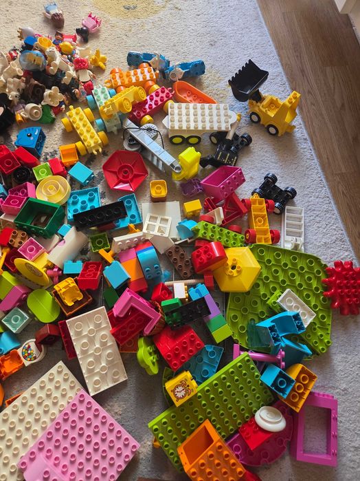 Lot mare LEGO DUPLO original – 6 kg – figurine, animale, mașini, plăci, multe piese