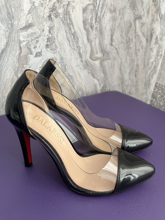 Продам туфли новые лаковая кожа.