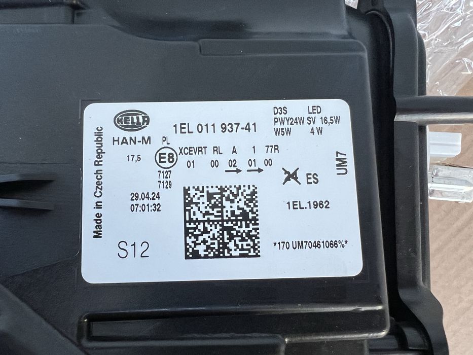 Far stanga VW Touareg 7P Facelift Xenon Adaptiv + LED Original NOU NOU