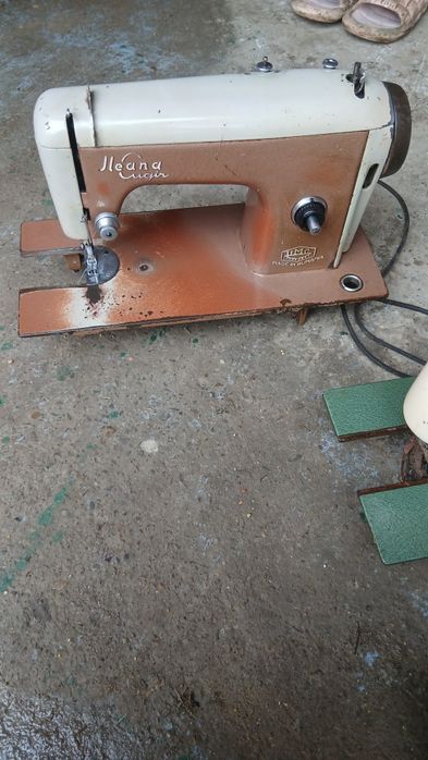 Vând mașini de cusut ileana din ani 1950