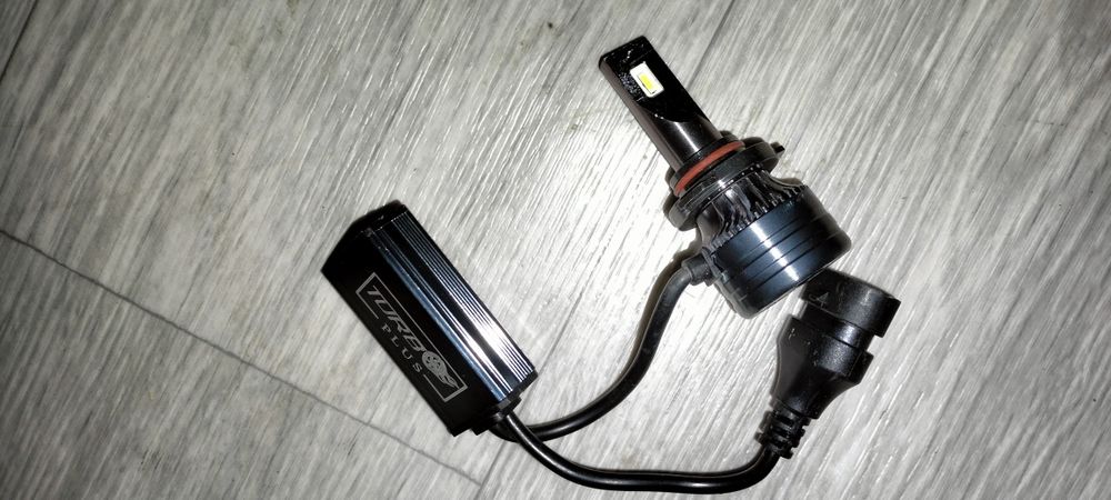 Продам лед лампу на авто НВ3