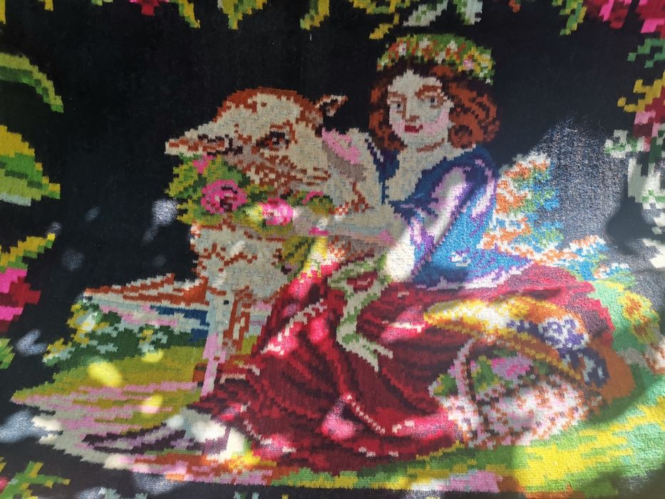 Vând covor de lână tradițional vechime 100 de ani "Fata cu mielul"